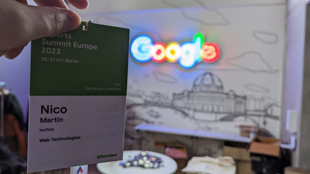 Nico Martins GDE Summit Badge vor dem Google Logo